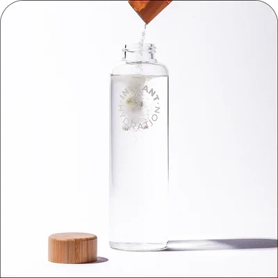 Tear & pour <strong>1 stick</strong> of Instant Hydration.